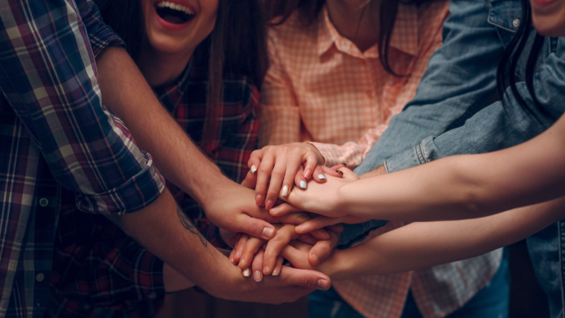 Zábavné hry na teambuilding, které podpoří spolupráci v týmu